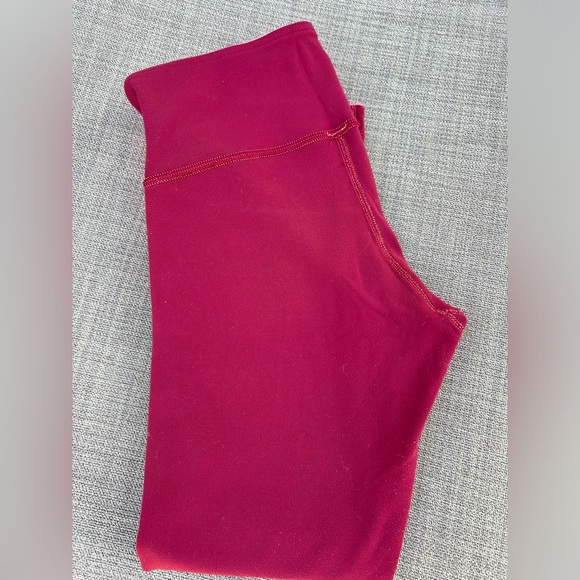 Lululemon Reversible Wunder Under pink / burgundy crop size 4 - Picture 2 of 16